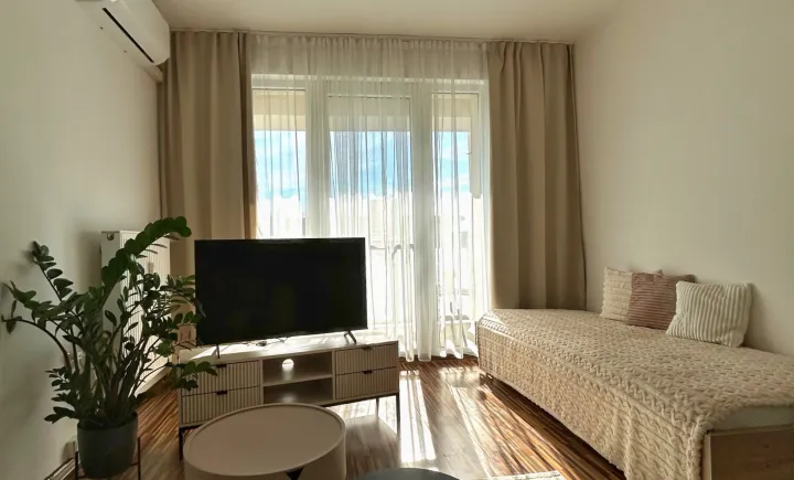 Na prenájom zariadený 2 izbový byt balkón Hospodárska Trnava.