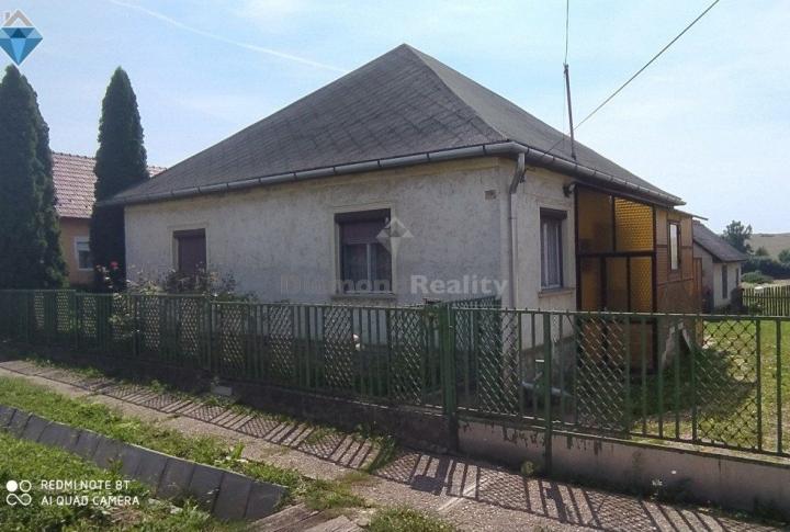 Na predaj starší rodinný dom v obci BUTTOŠ ( Maďarsko )