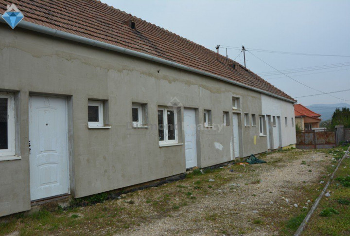 Na predaj rodinný dom Čakajovce - veľký pozemok, možnosť rozdeliť na 2 časti, možnosť ubytovať 15-20 robotníkov