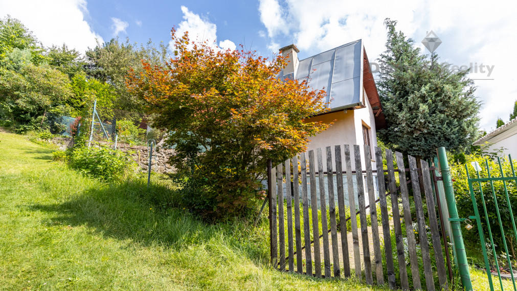 NA PREDAJ MUROVANÁ CHATA SO ZÁHRADOU | 385m² | SVINICA